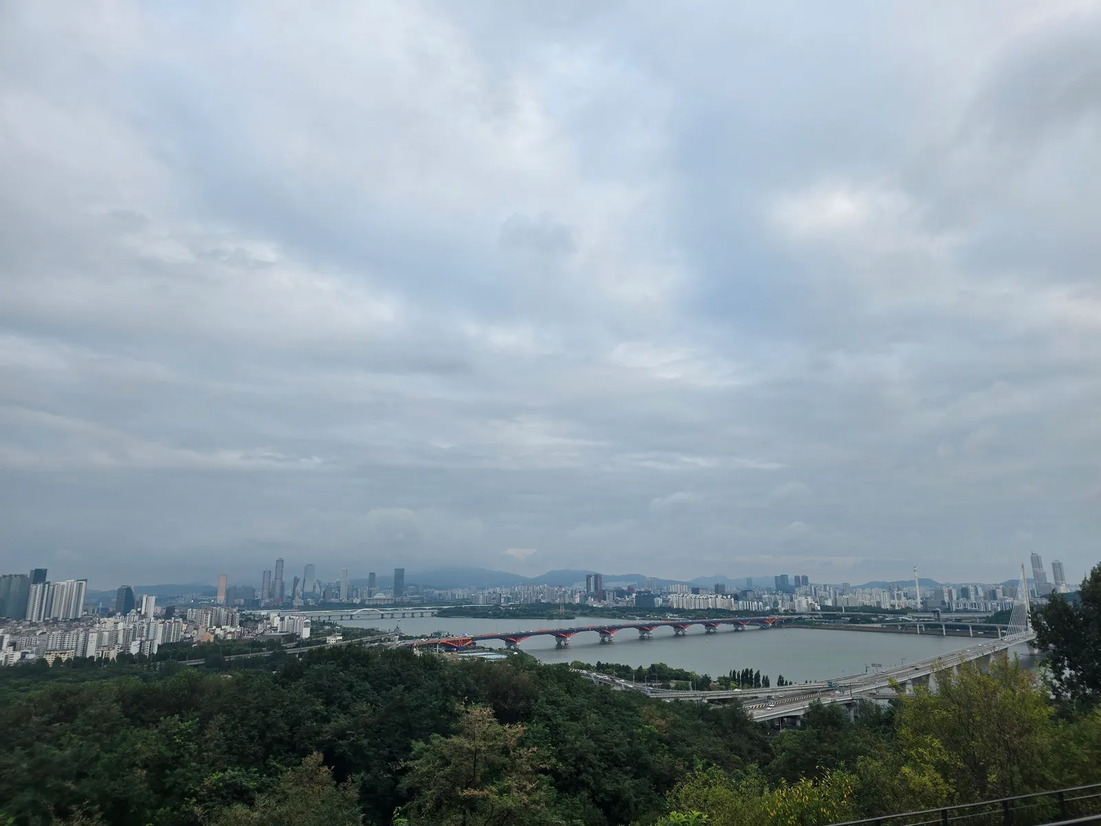 하늘공원에서 바라본 한강과 도심 전경