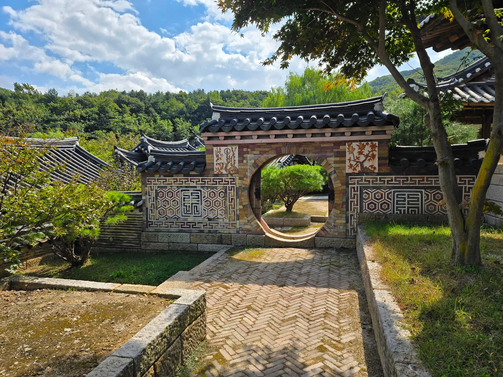 용인 대장금파크 중궁전 외벽