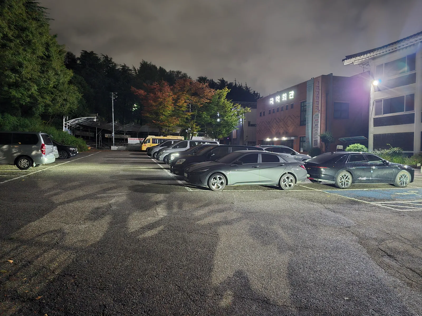 수봉공원 수봉문화회관 주차장